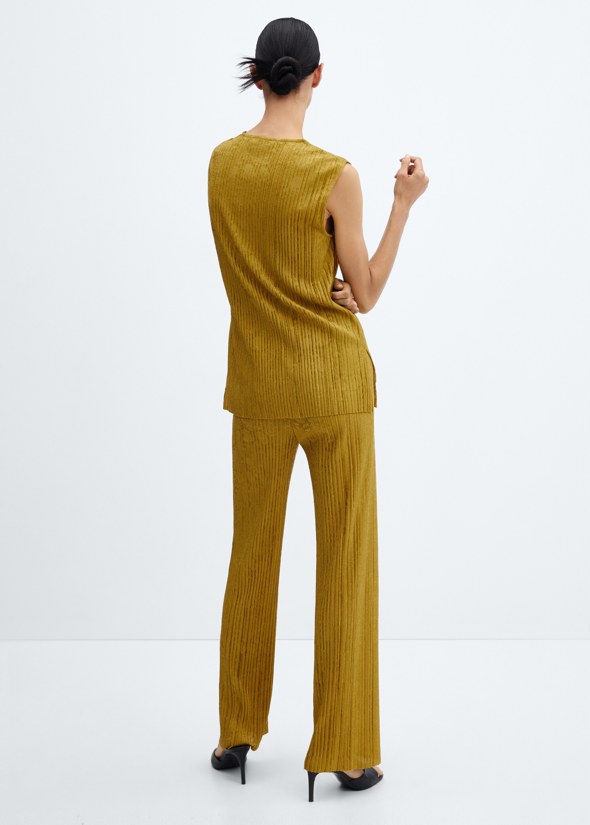 Pleated straight trousers - Reverse of the article