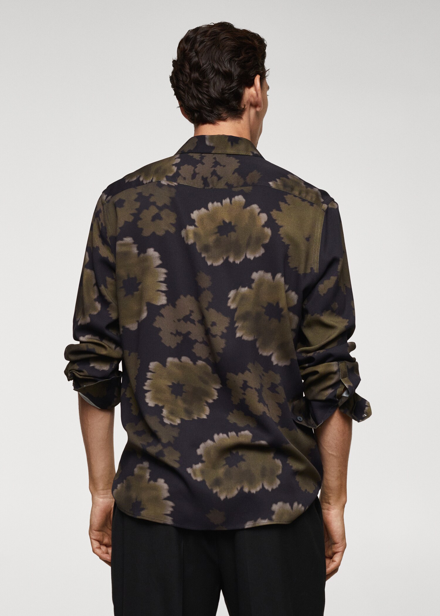 Camisa fluida estampada - Reverso del artículo