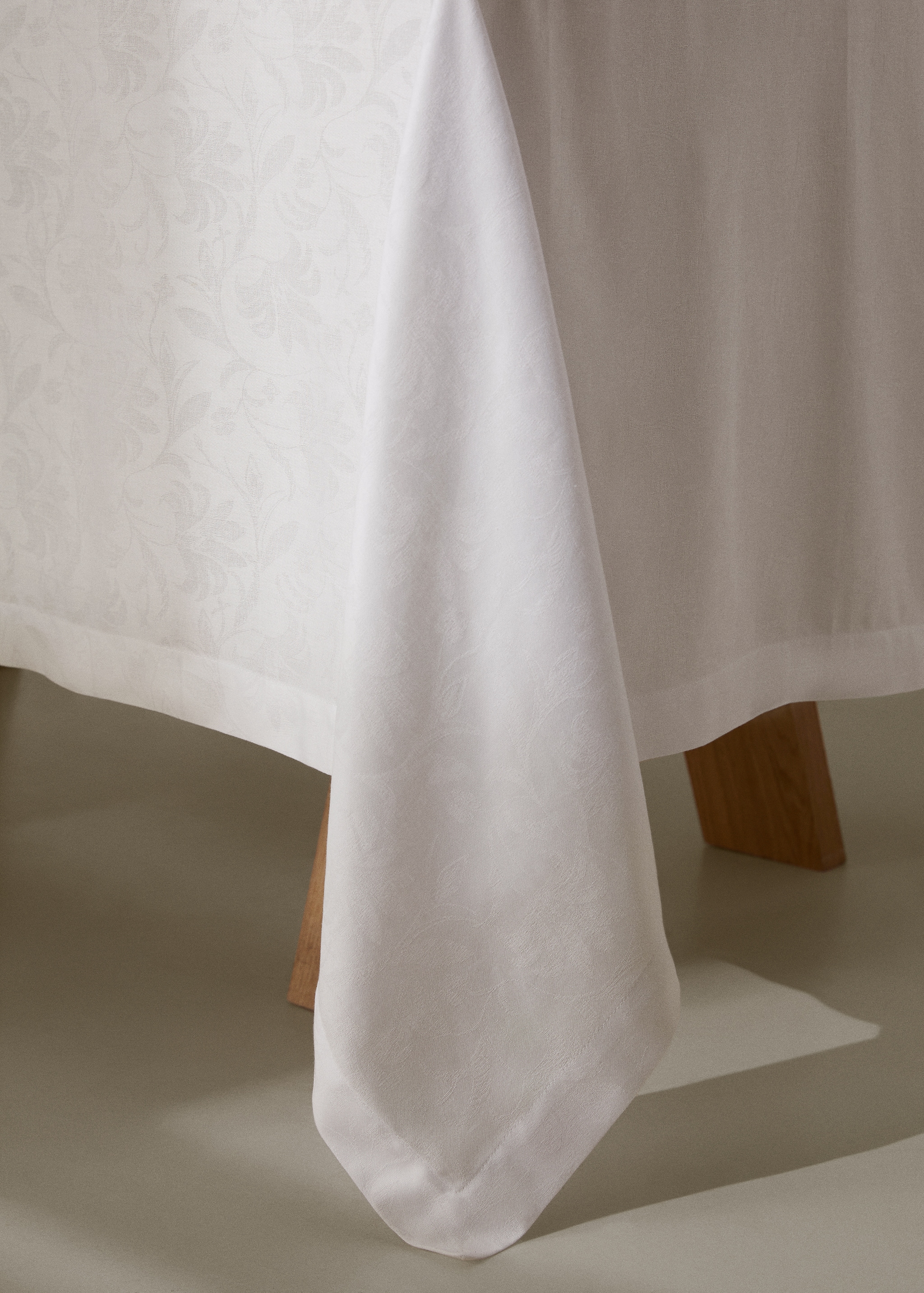 Jacquard flower cotton tablecloth 67x67 in - Details of the article 8