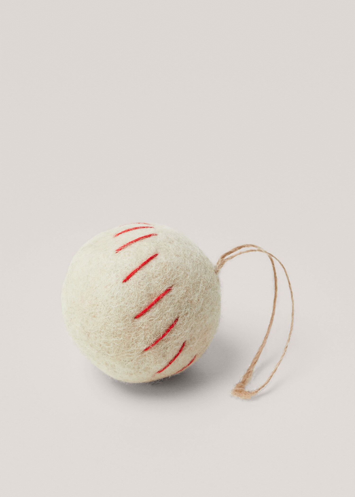 Felt ornament ball - Details of the article 1