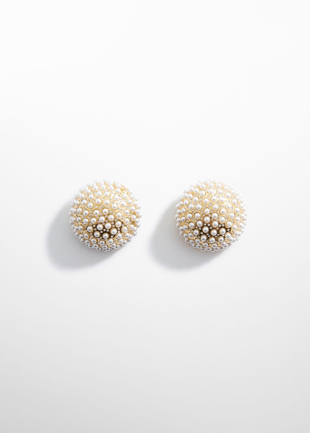 Spherical pearl detail earrings MANGO