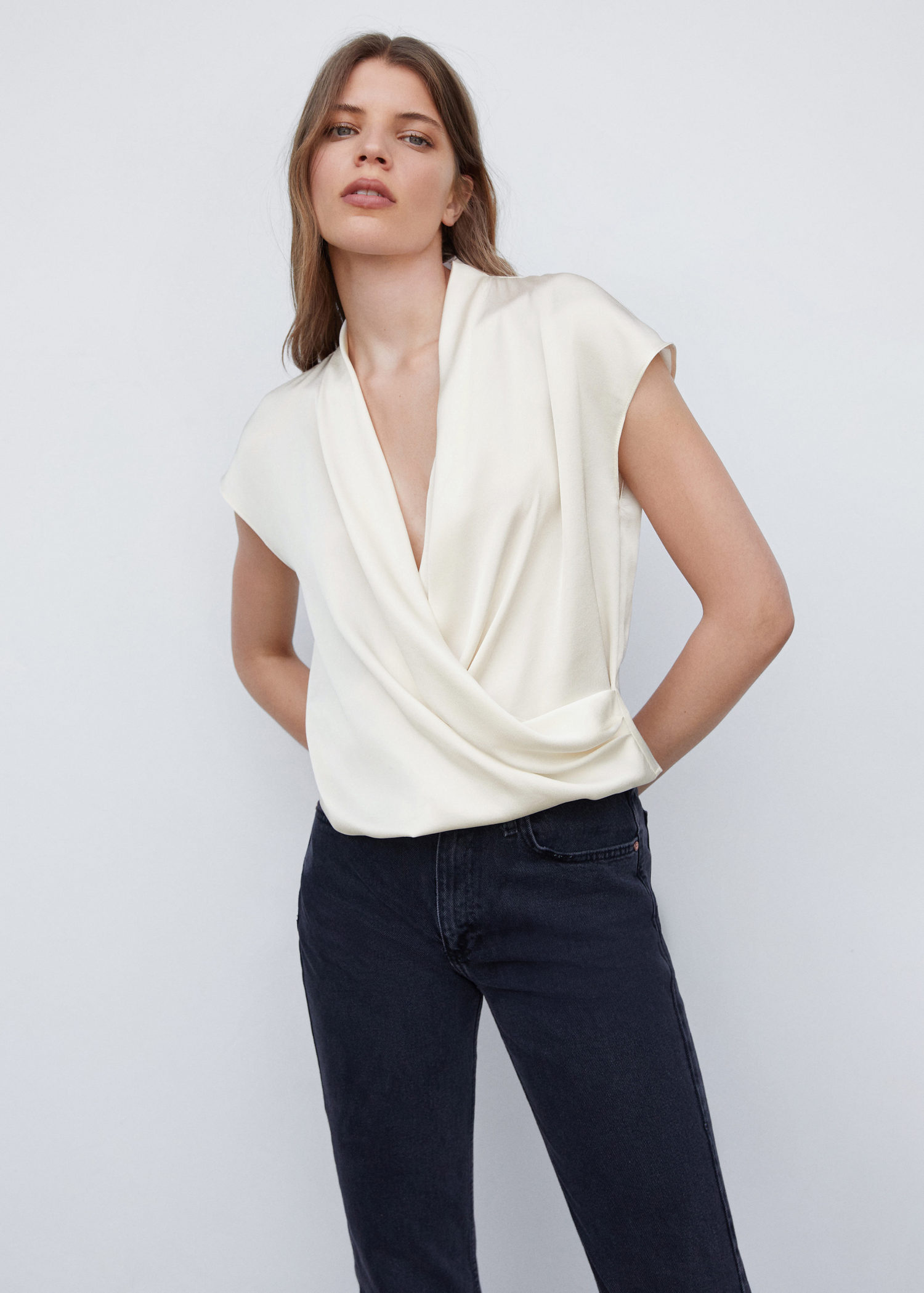 Sleeveless wrap blouse | MANGO