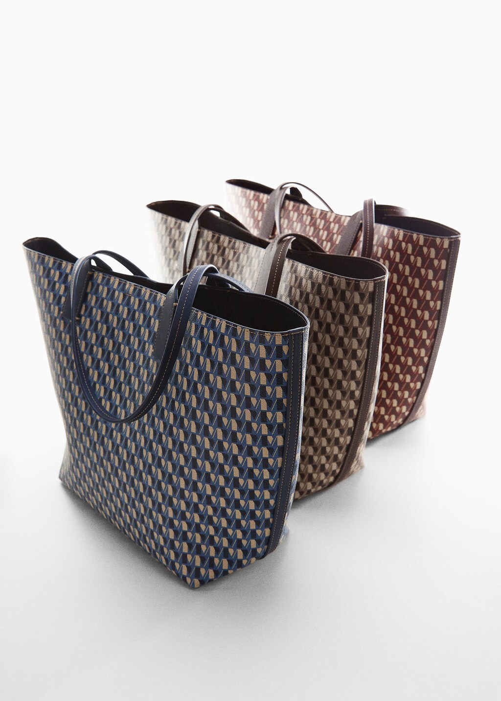 Bag with online logo