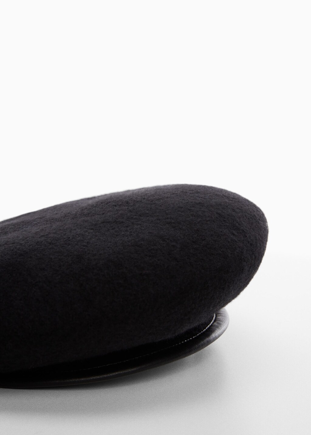 Merino wool beret MANGO