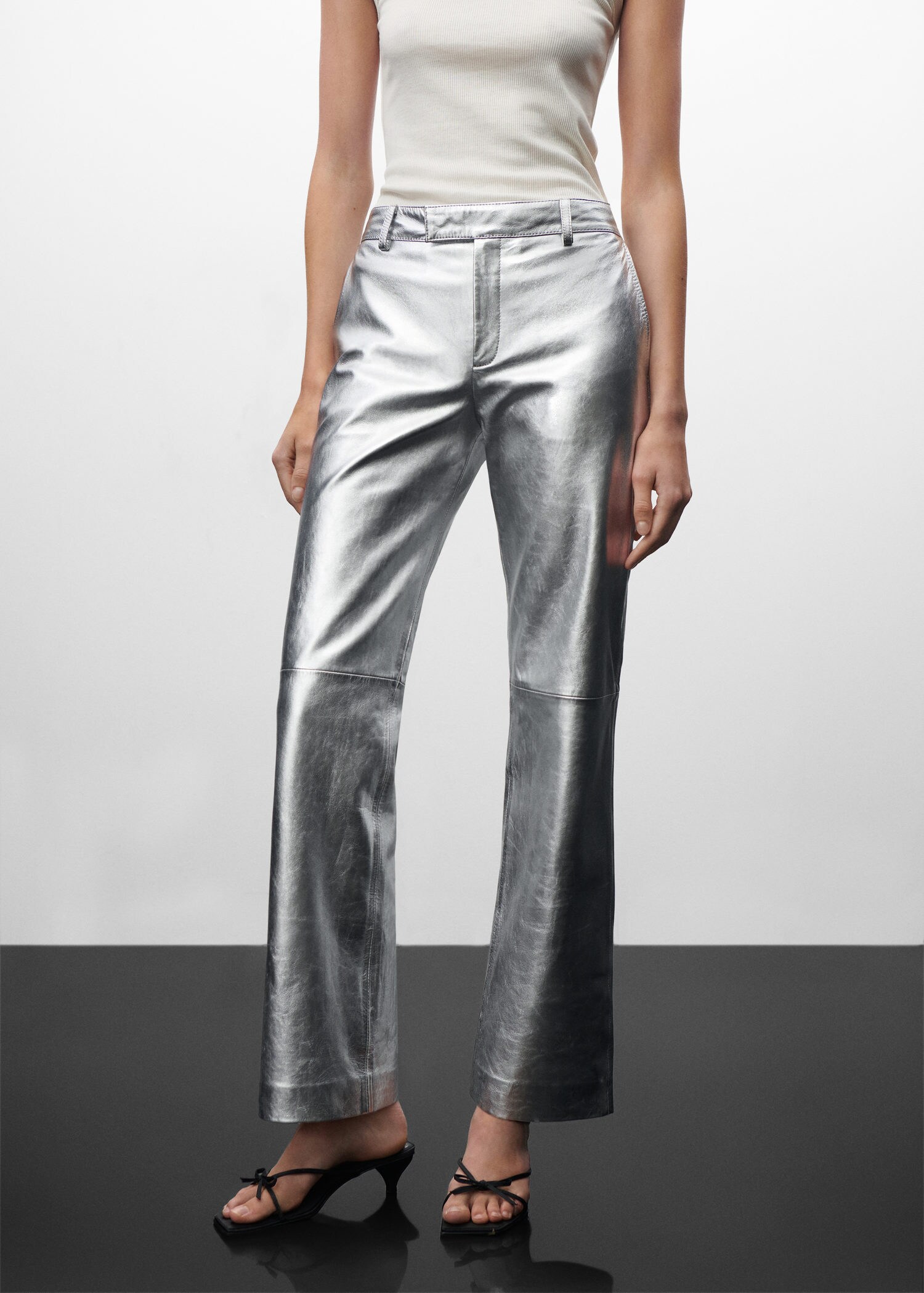 Metallic leather trousers | MANGO