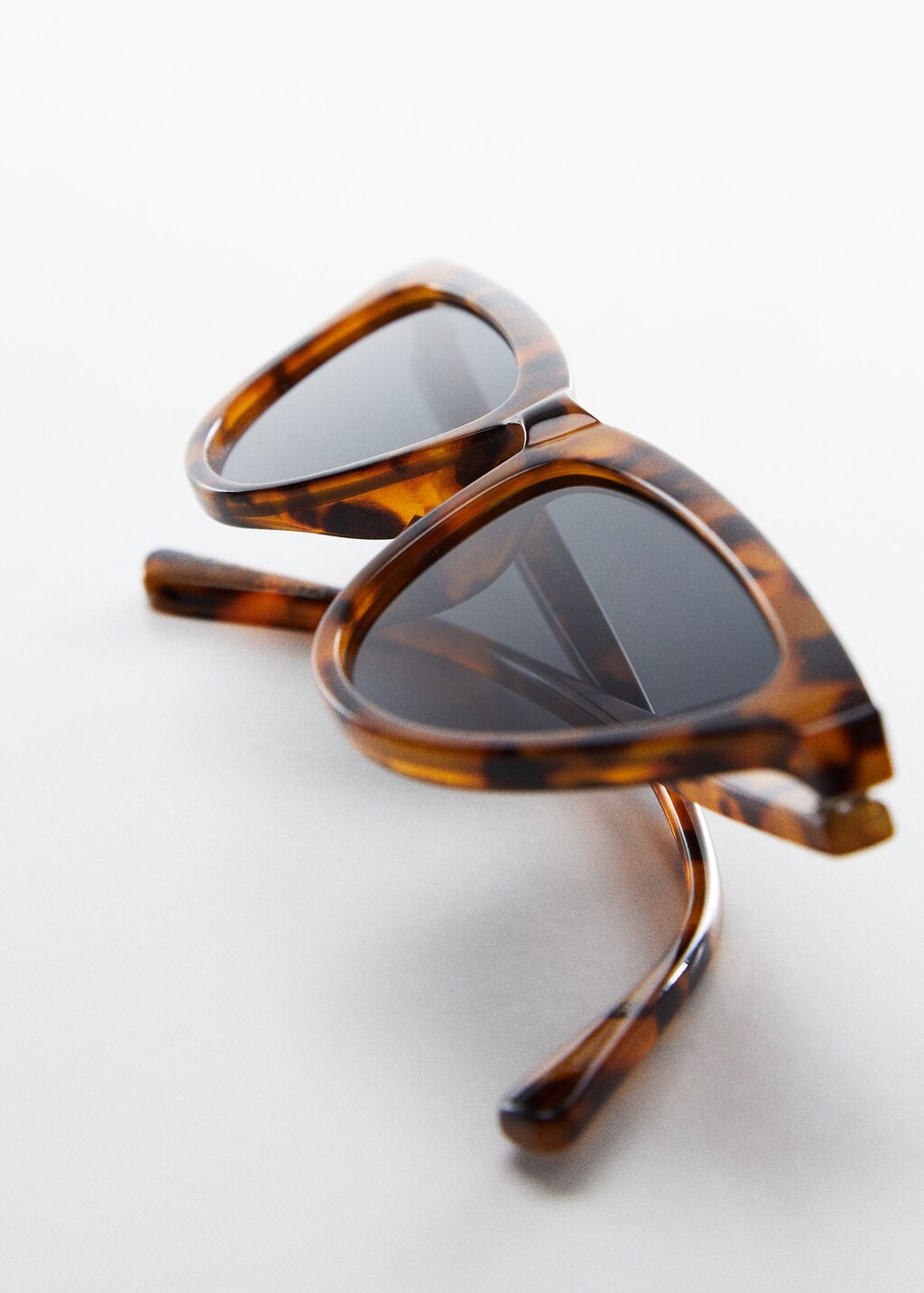 Retro style sunglasses | MANGO