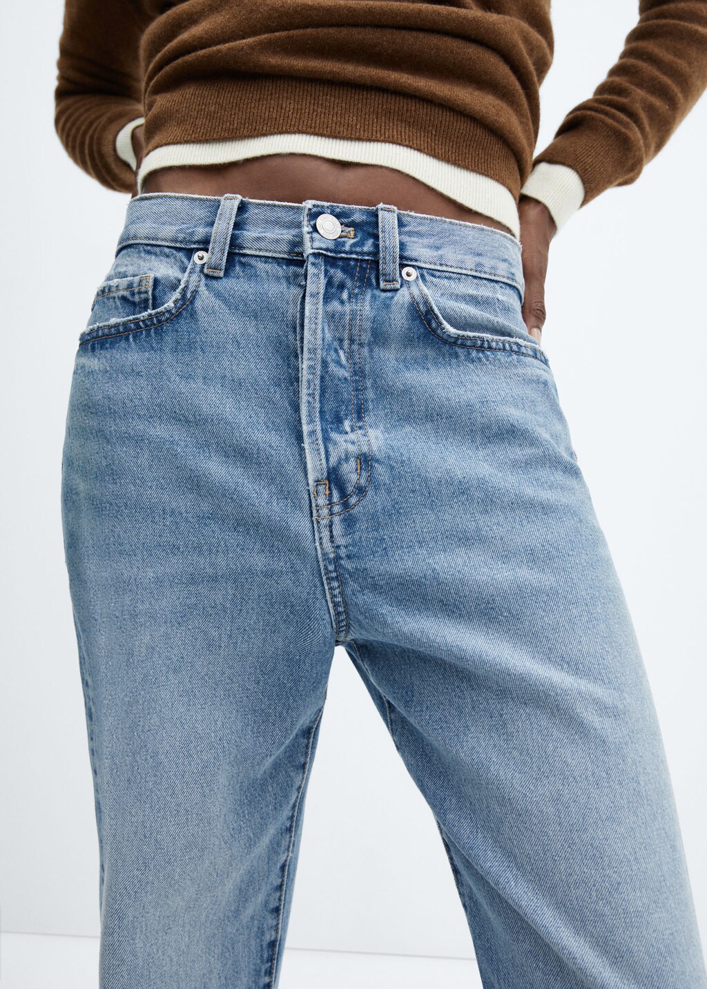 Straight jeans with forward seams