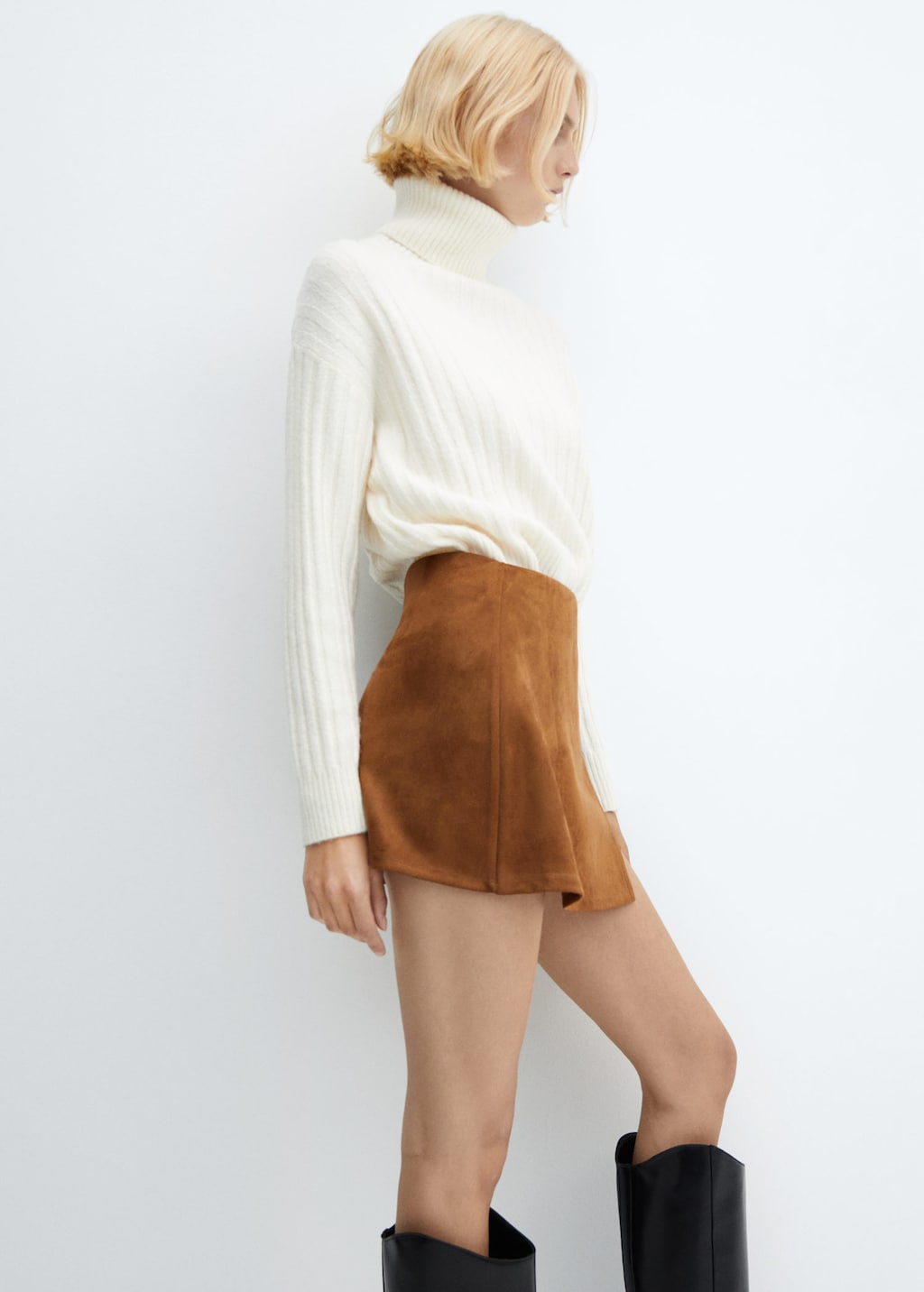 Tan mini skirt suede top