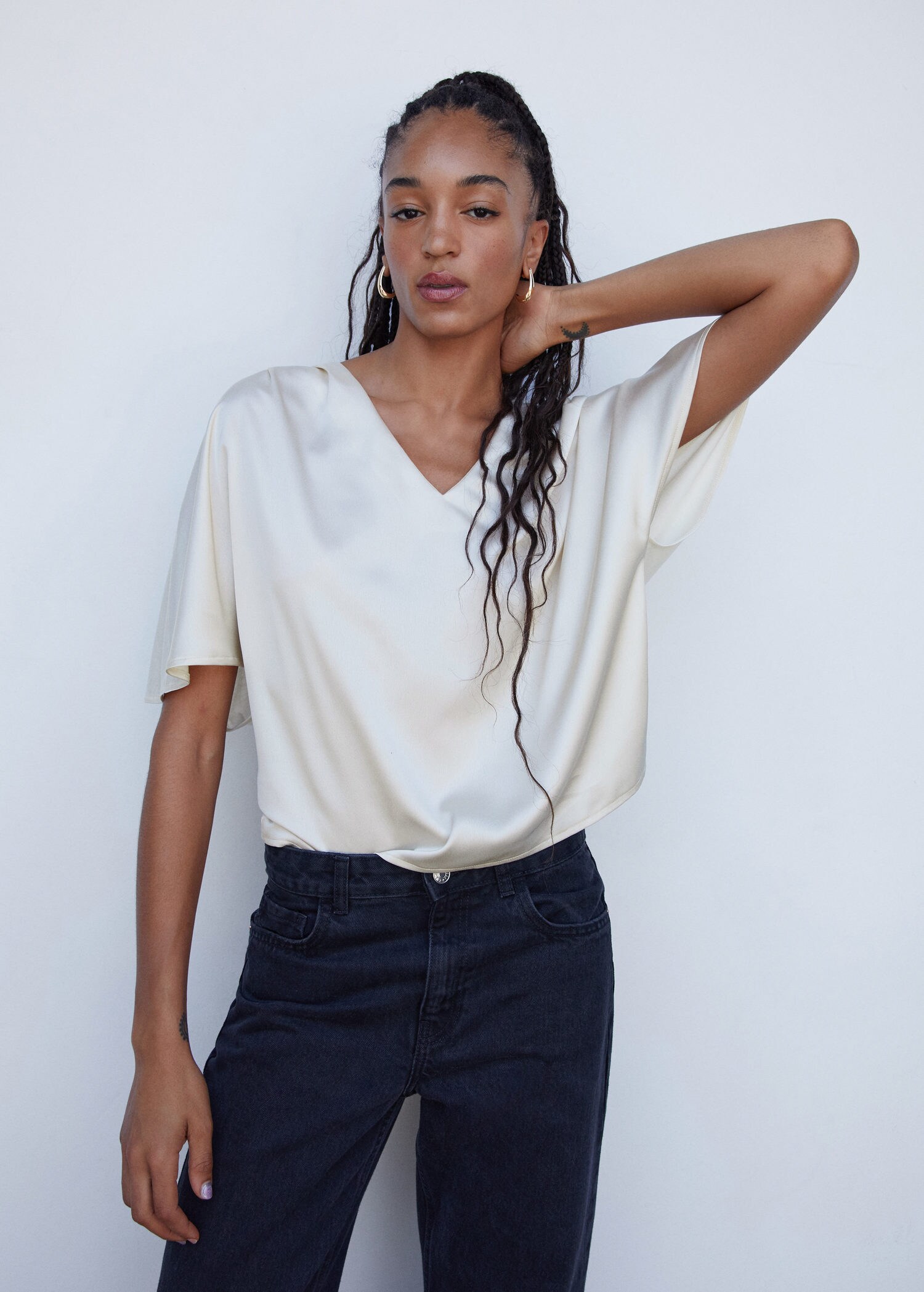 Short-sleeved satin blouse | MANGO