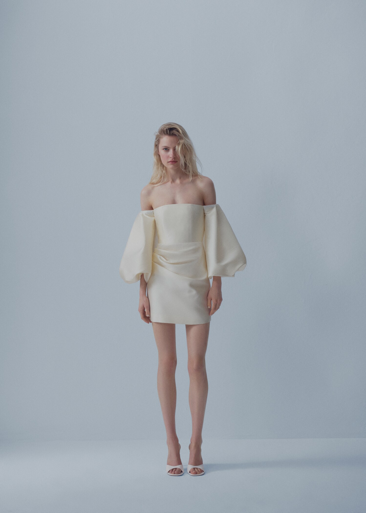 Satin dress with volume sleeves - General plane