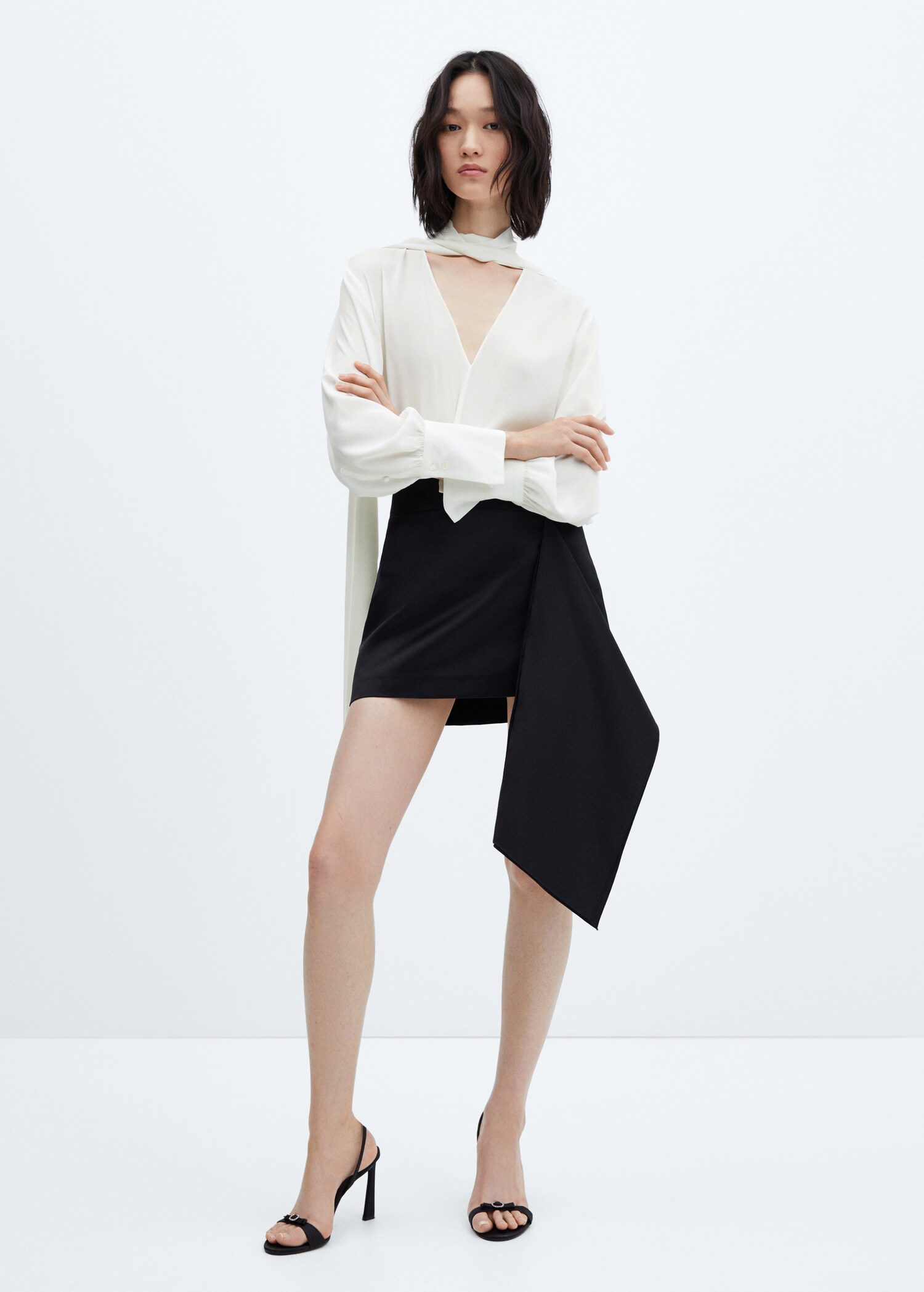 Blusa lazo cuello - Plano general