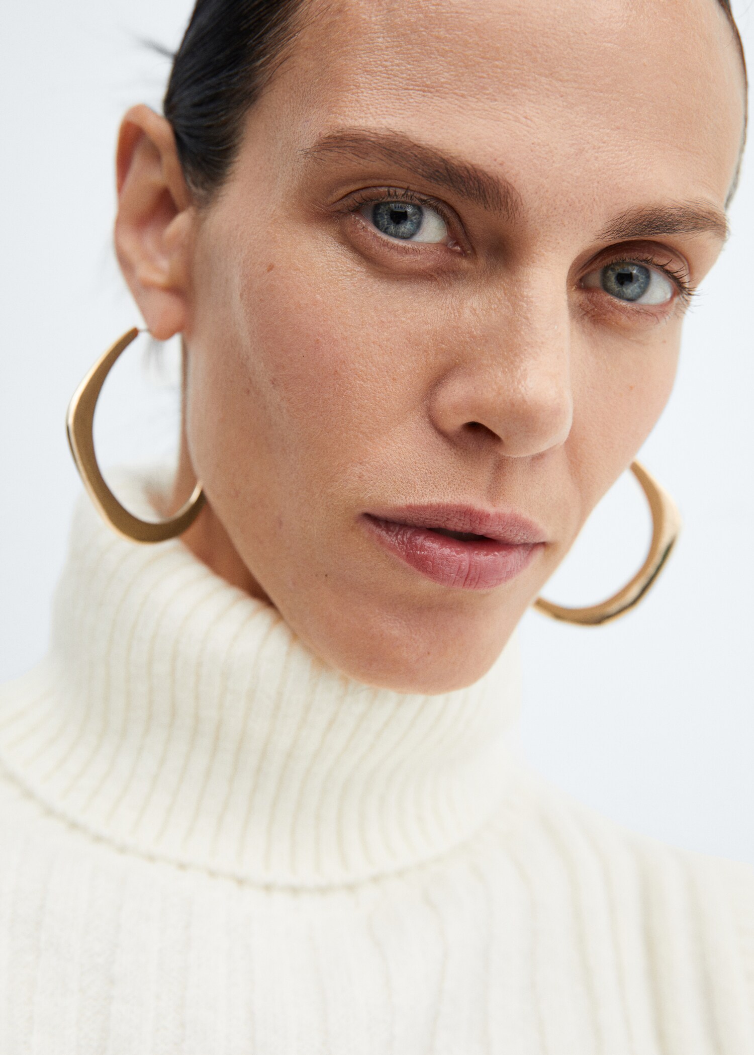 Twisted hoop earrings - General plane
