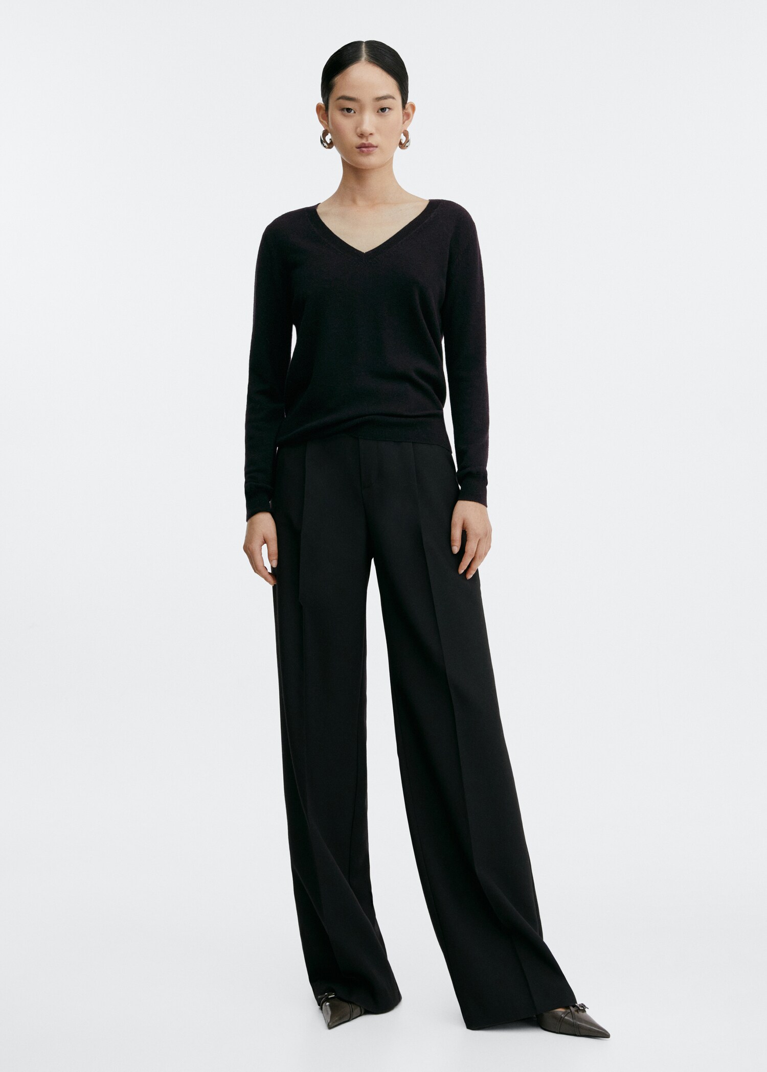 V-neck wool sweater - General plane