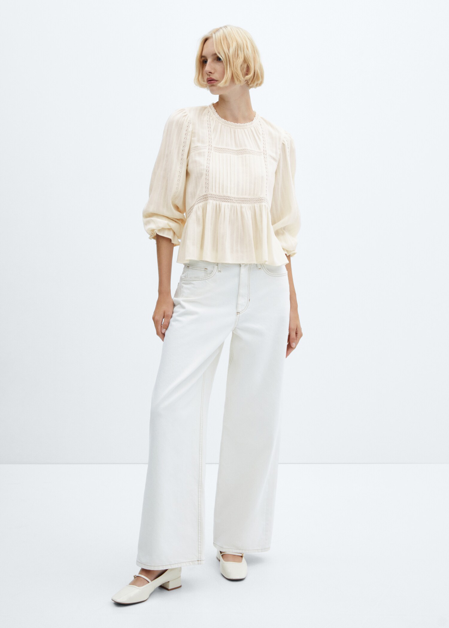 Embroidered blouse with puffed sleeves - General plane