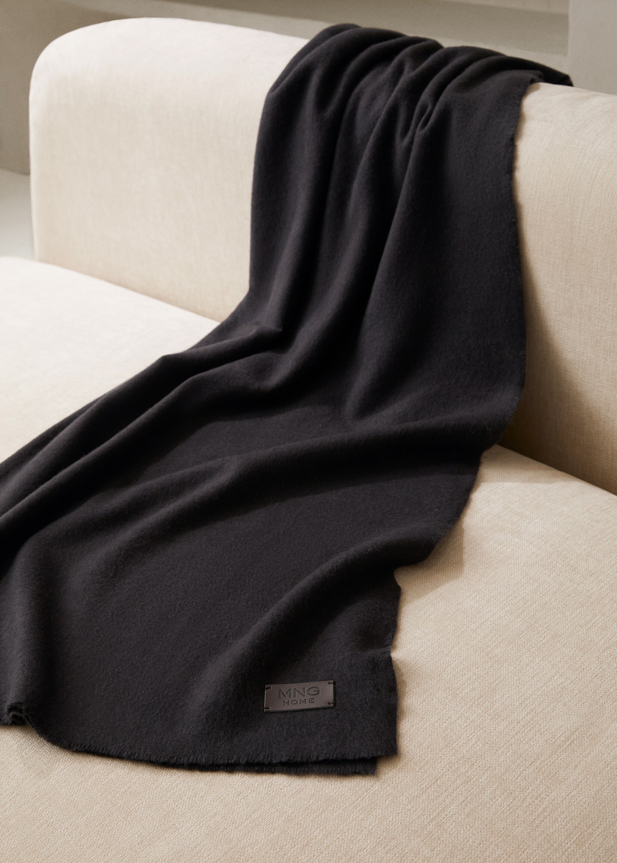 Soft wool and cashmere blanket - General plane
