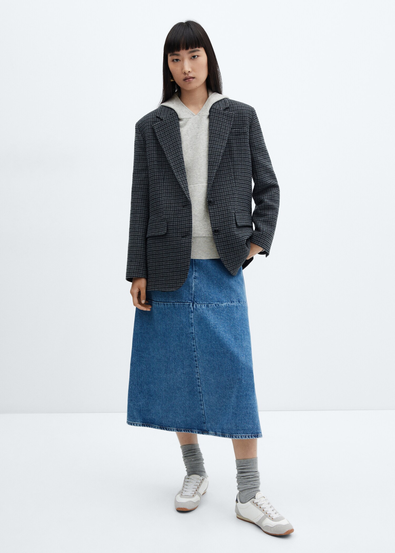 Hooded sweater with front pocket - General plane