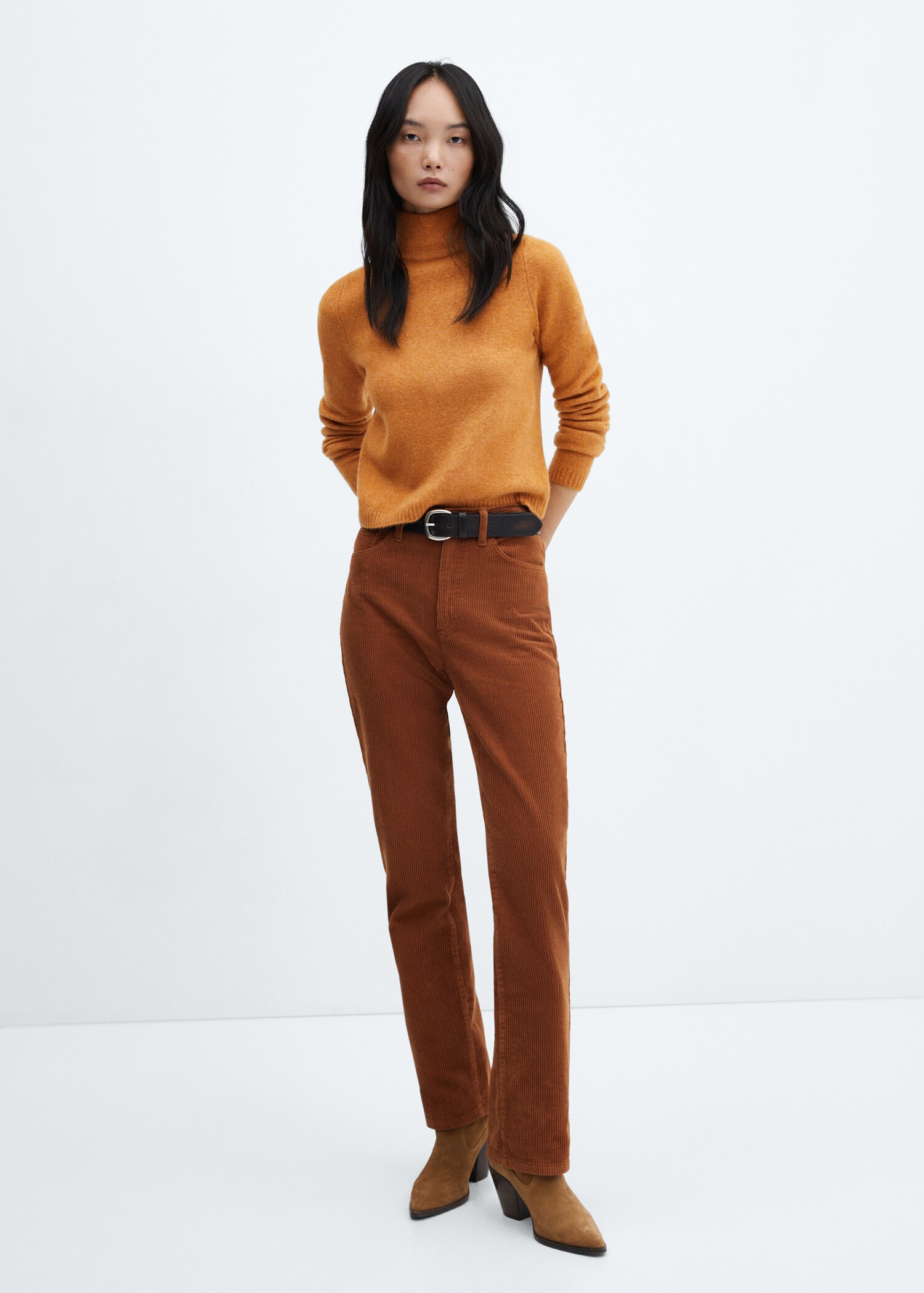 Turtleneck knit sweater - General plane