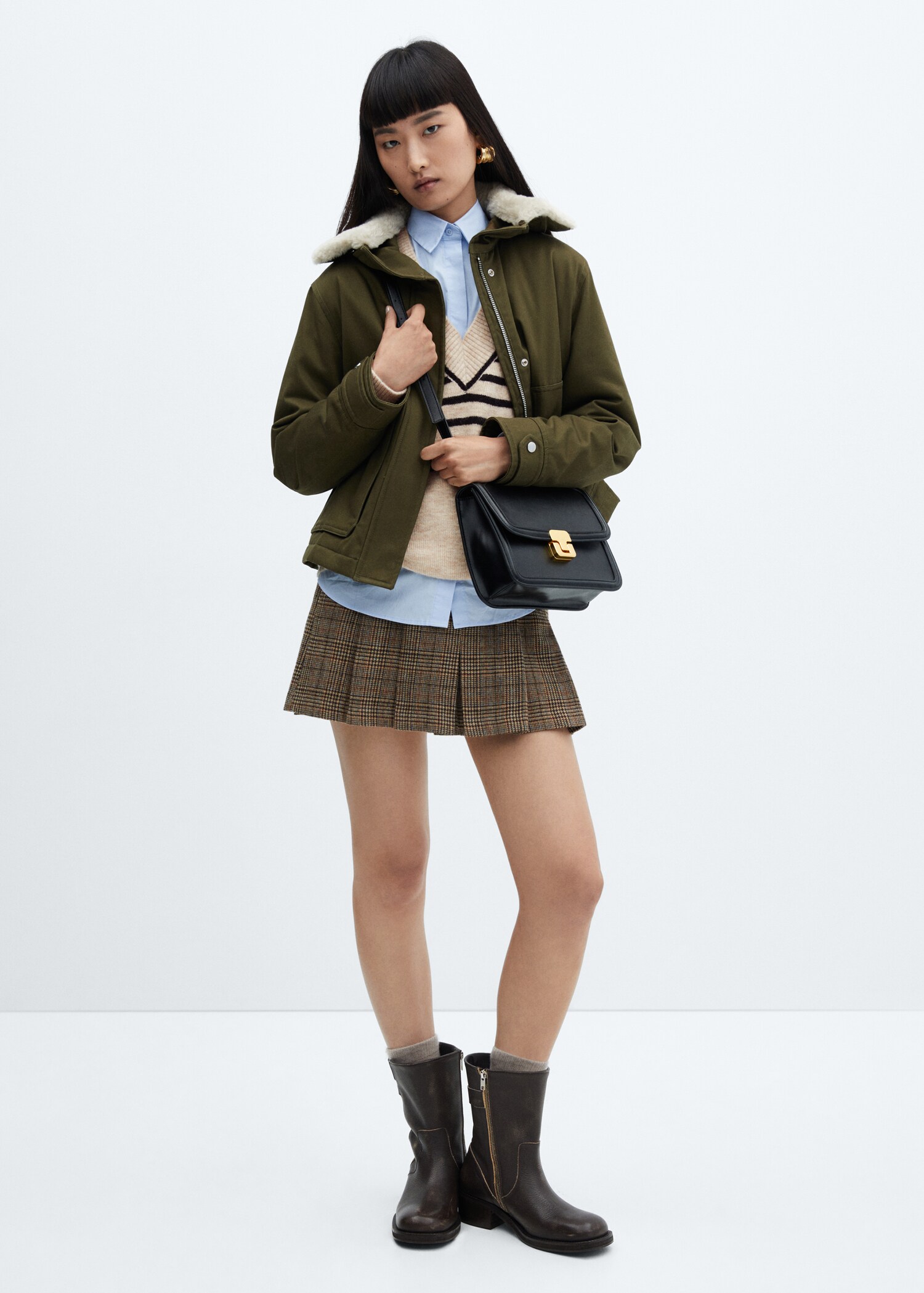 V-neck striped sweater - General plane