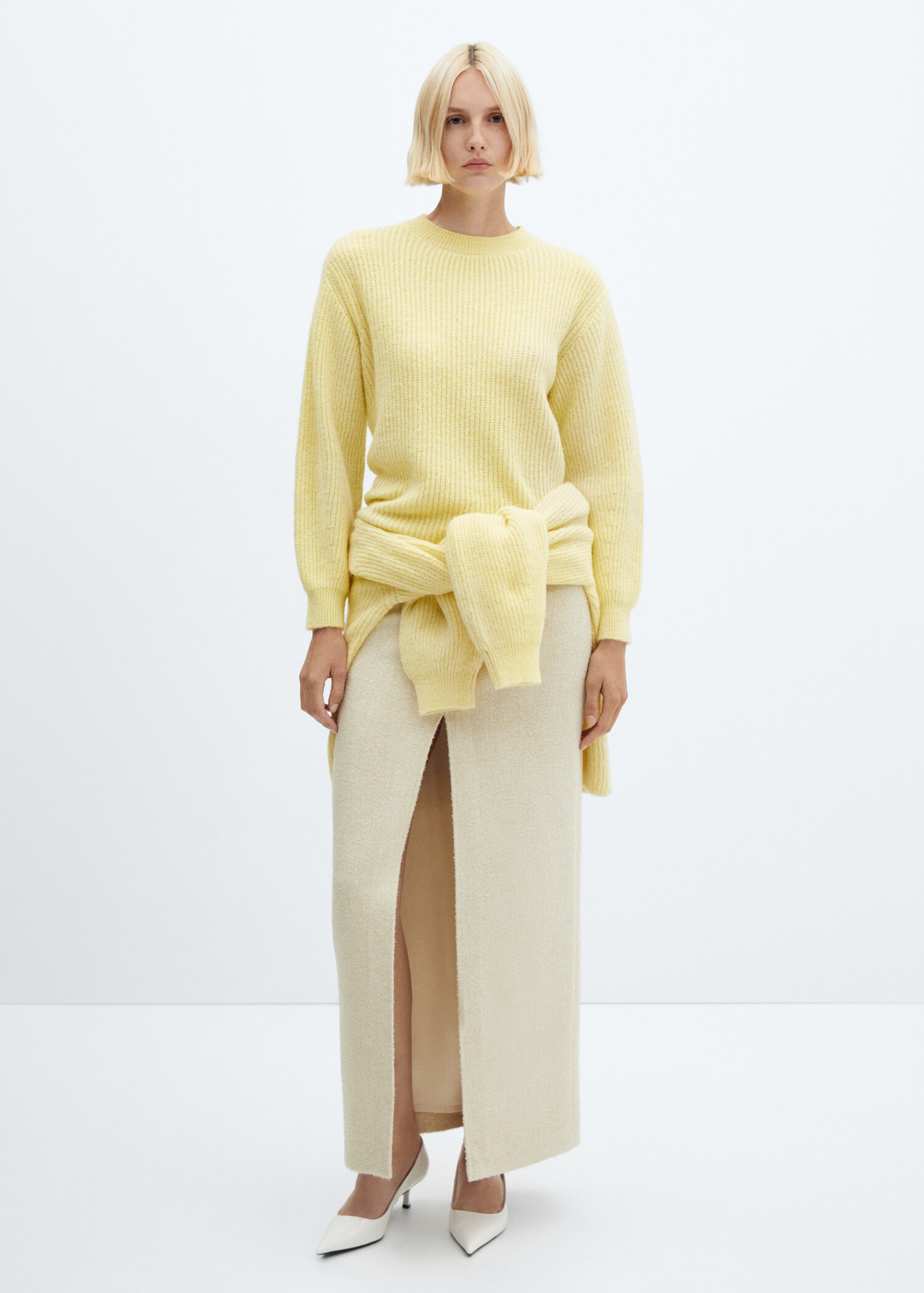 Round-neck knitted sweater  - General plane
