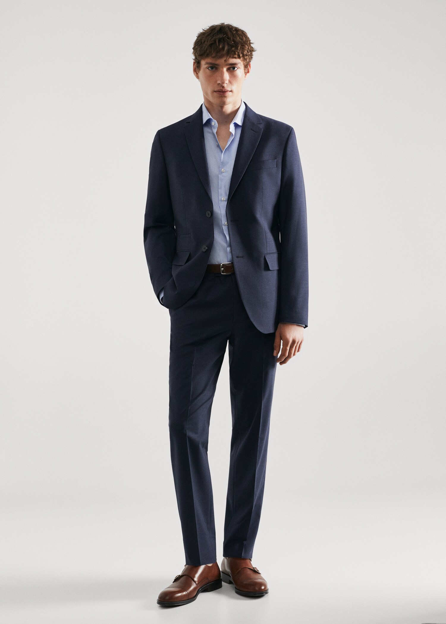 Cămașă de costum slim fit din twill cu dungi multiple - Plan general