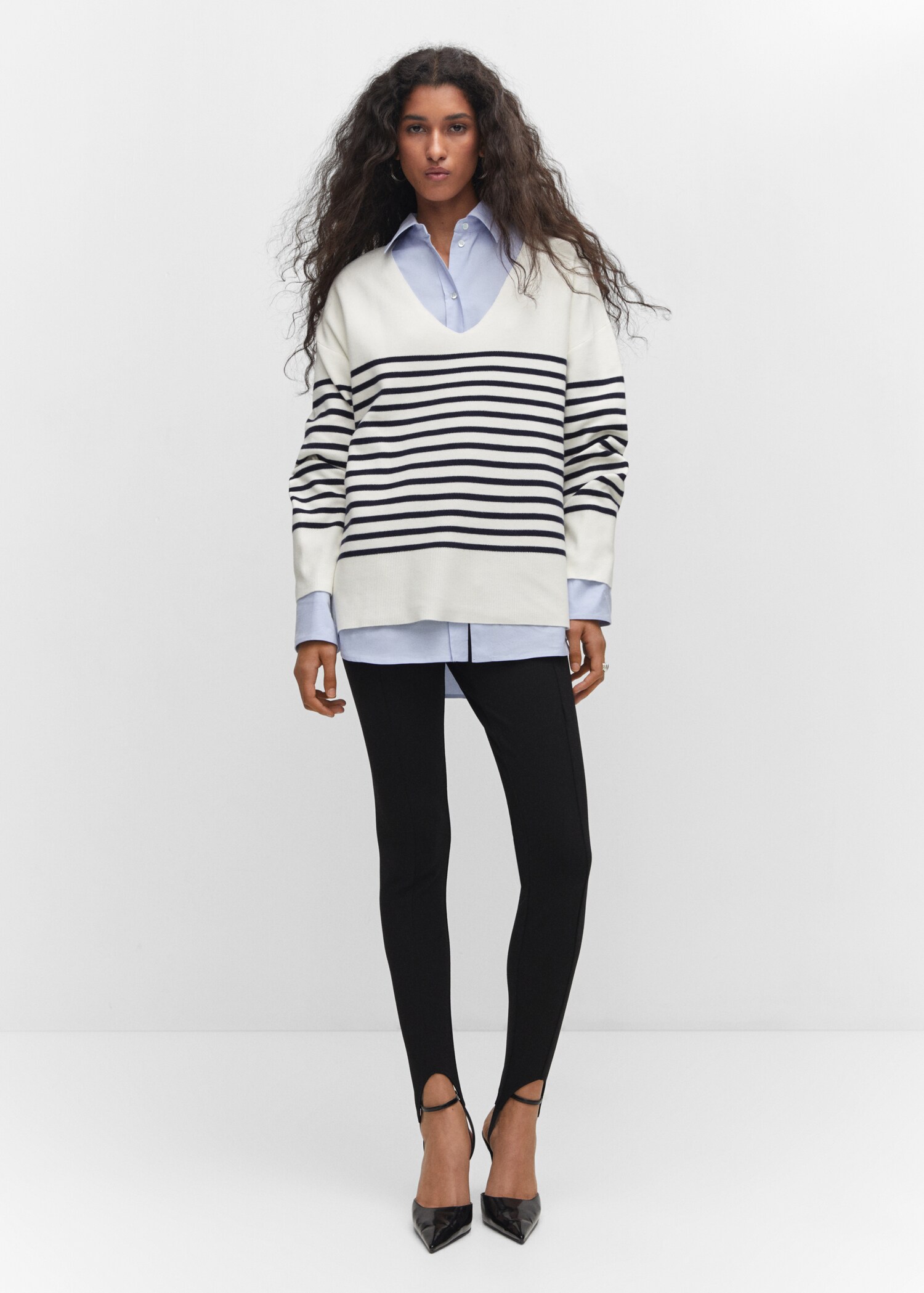 Oversized V-neck sweater - General plane