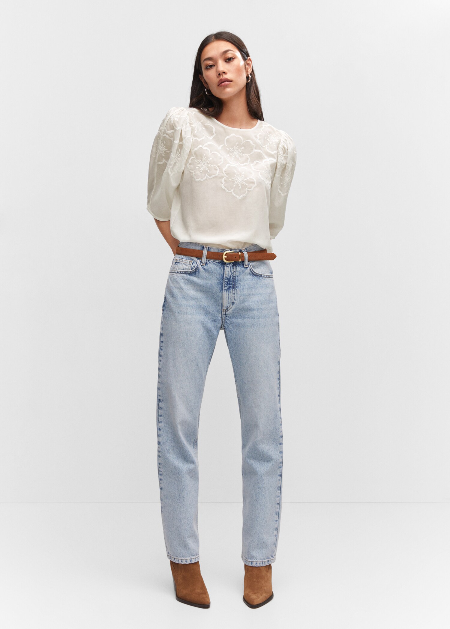 Blusa bordado flores - Plano general