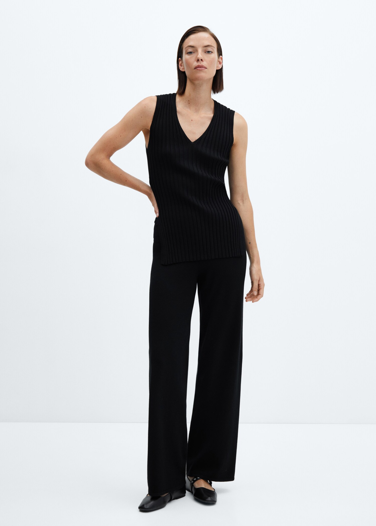 Ribbed V-neck top - General plane