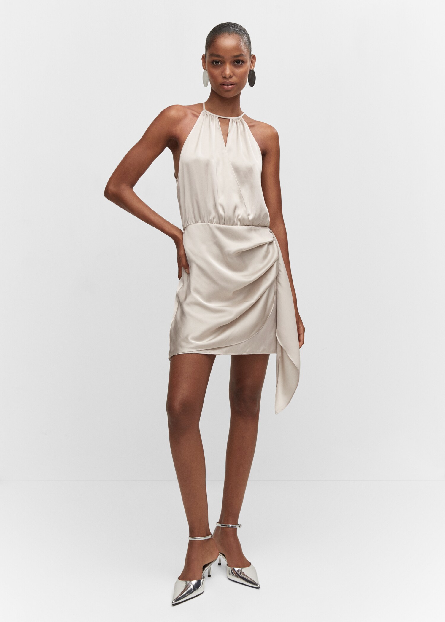 Satiniertes Neckholderkleid - Allgemeine Ansicht