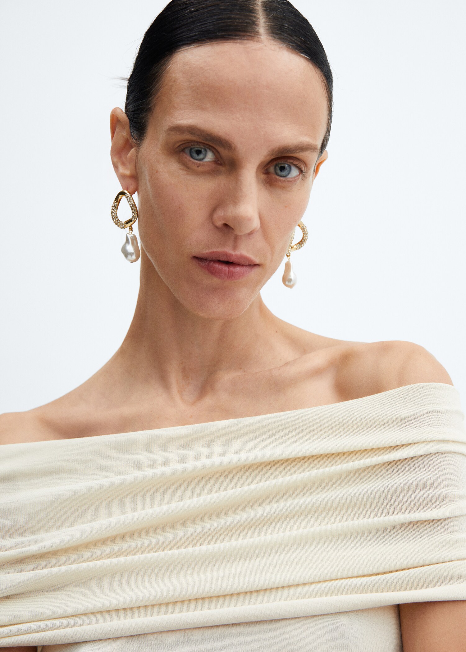 Pearl-bead hoops earrings - Tampilan Umum