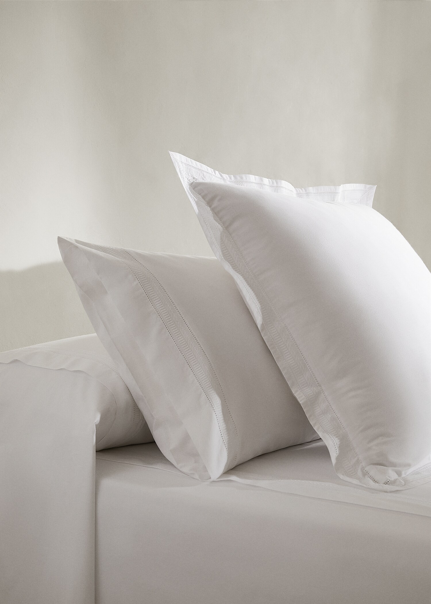 Housse coussin détails brodés 60x60 cm - Plan général