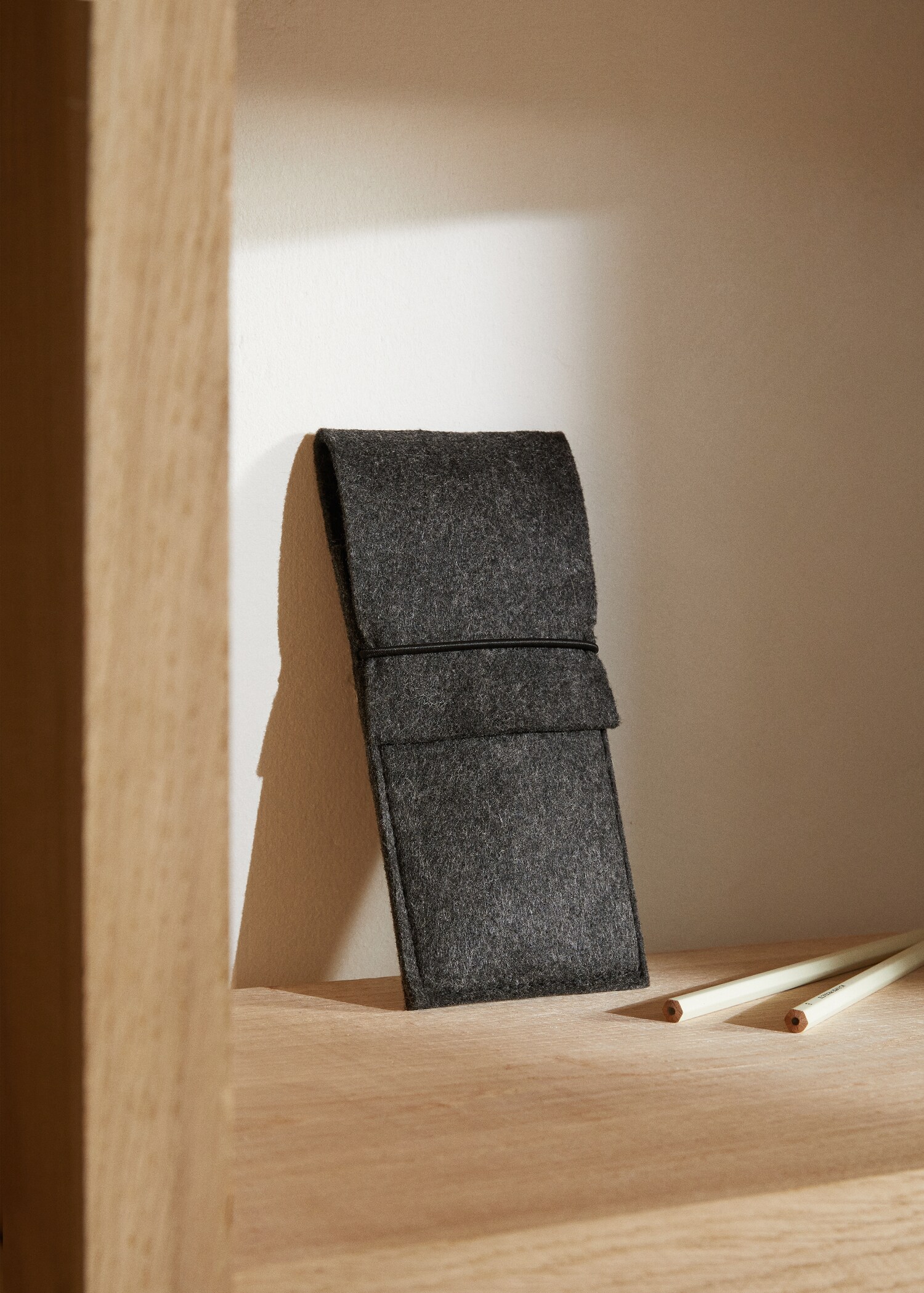 Pouzdro na kancelářský materiál z filcu - Celkový náhled