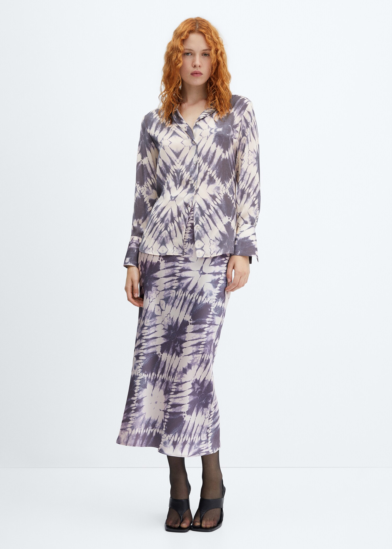 Camisa tie-dye satinada - Plano general