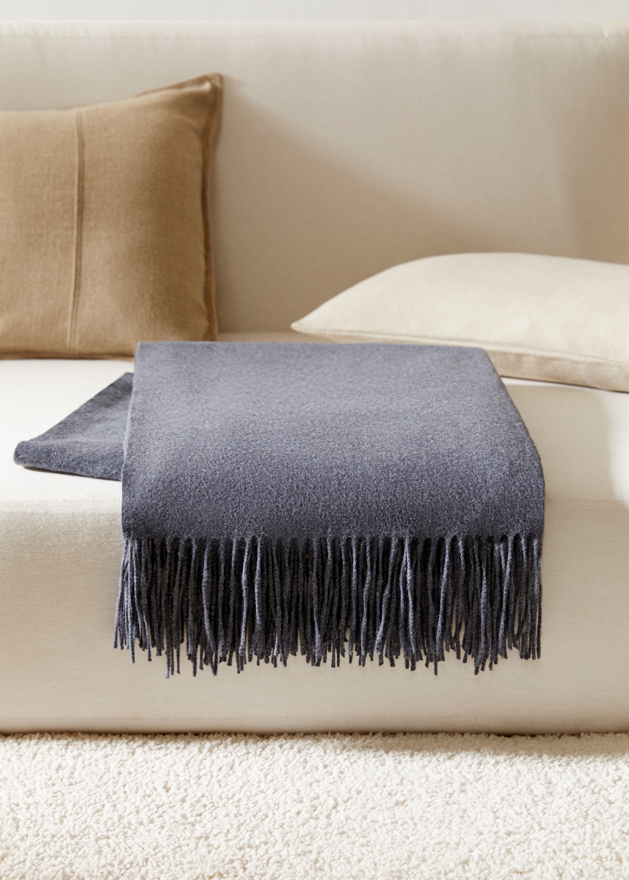 Plain fringed blanket - General plane