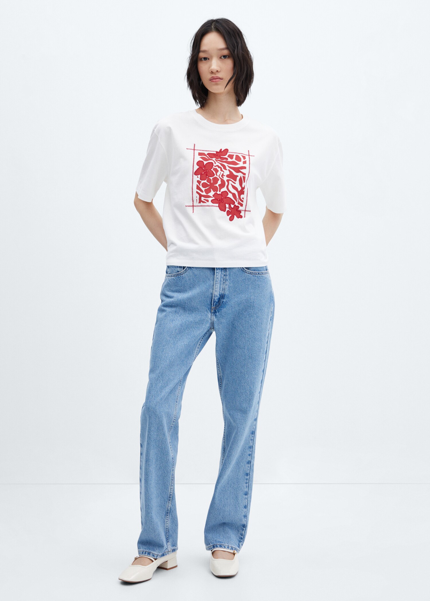 Camiseta estampada detalles bordados - Plano general