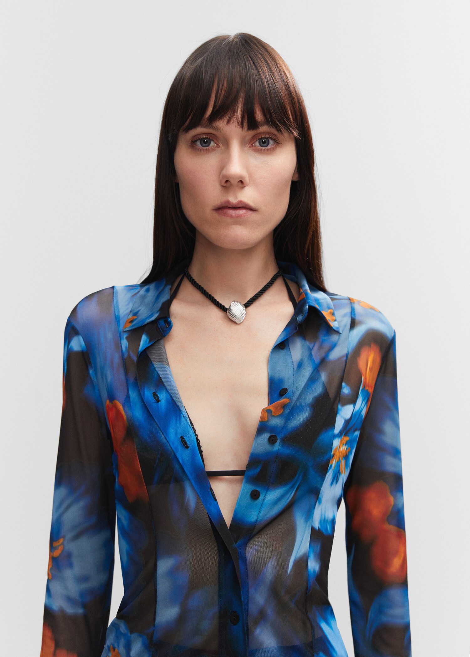 Shell cord necklace - General plane