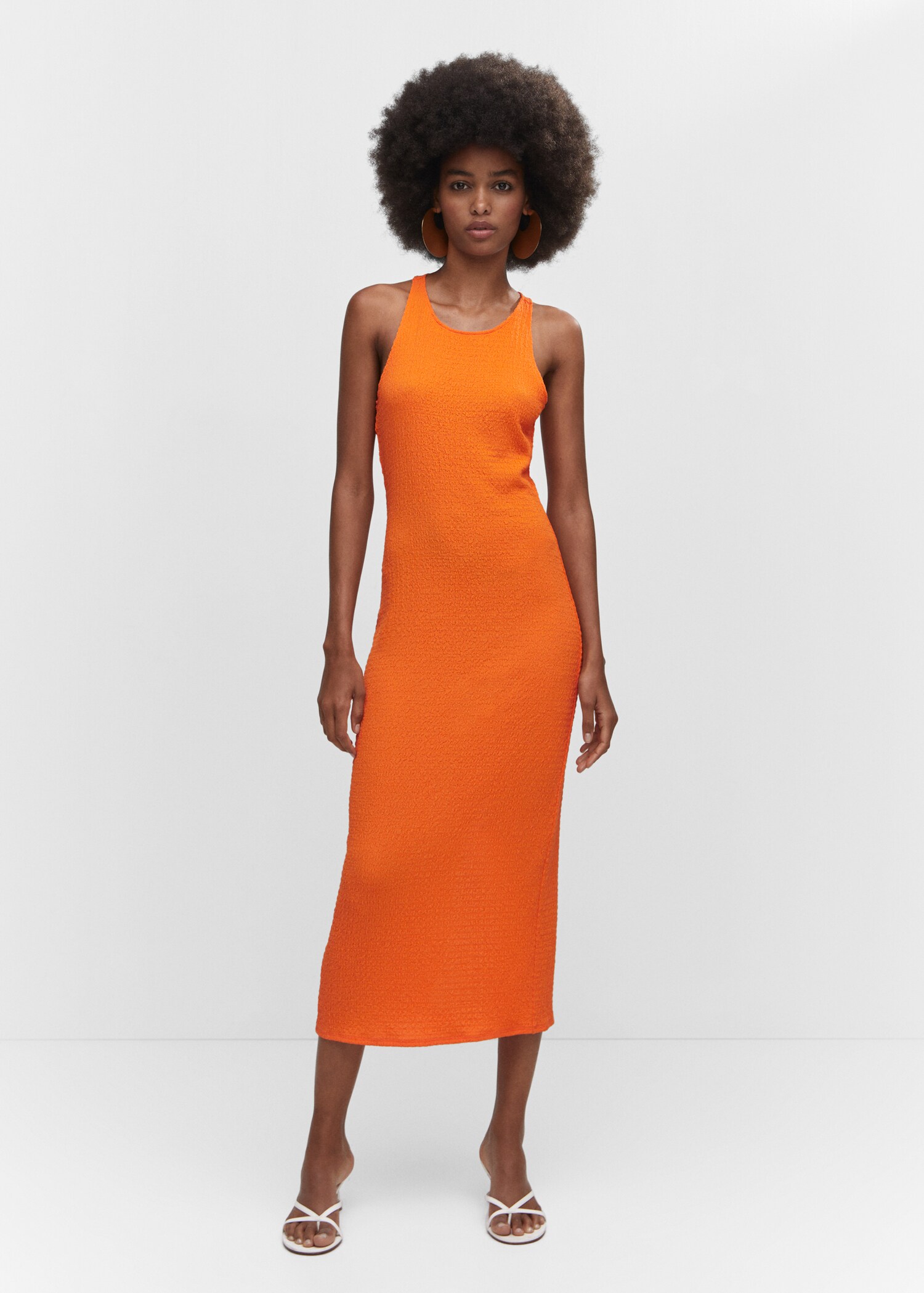 Textured dress with opening - General plane