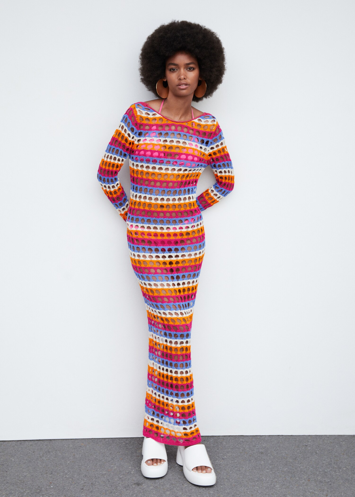 Vestido crochet multicolor - Plano general