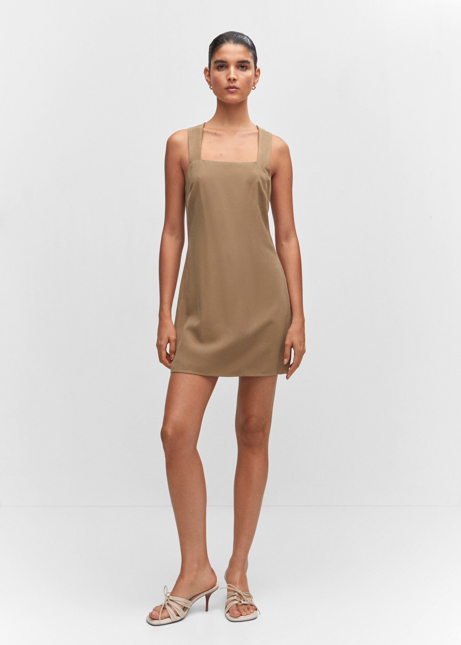 Vestido costas cruzadas - Plano geral