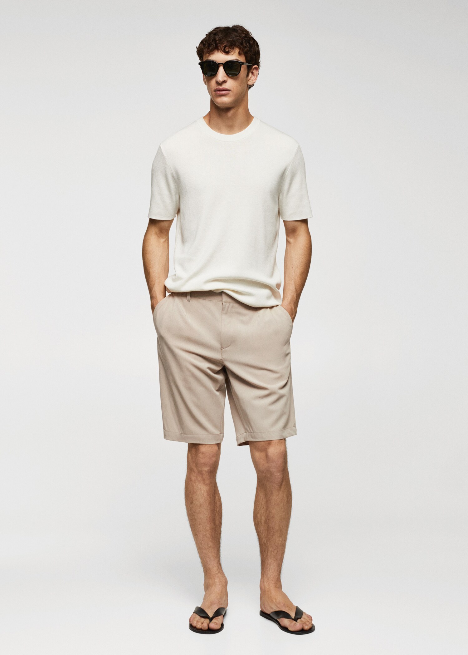 Cotton pleated Bermuda shorts - General plane
