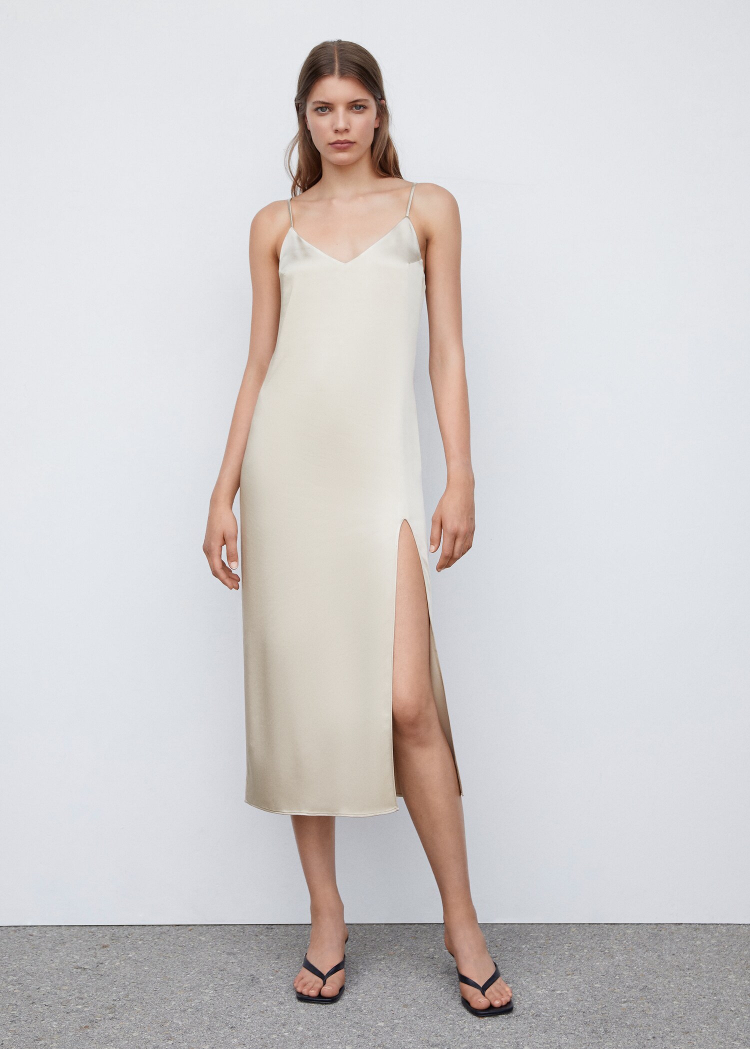 Robe satinée ouverture - Plan général