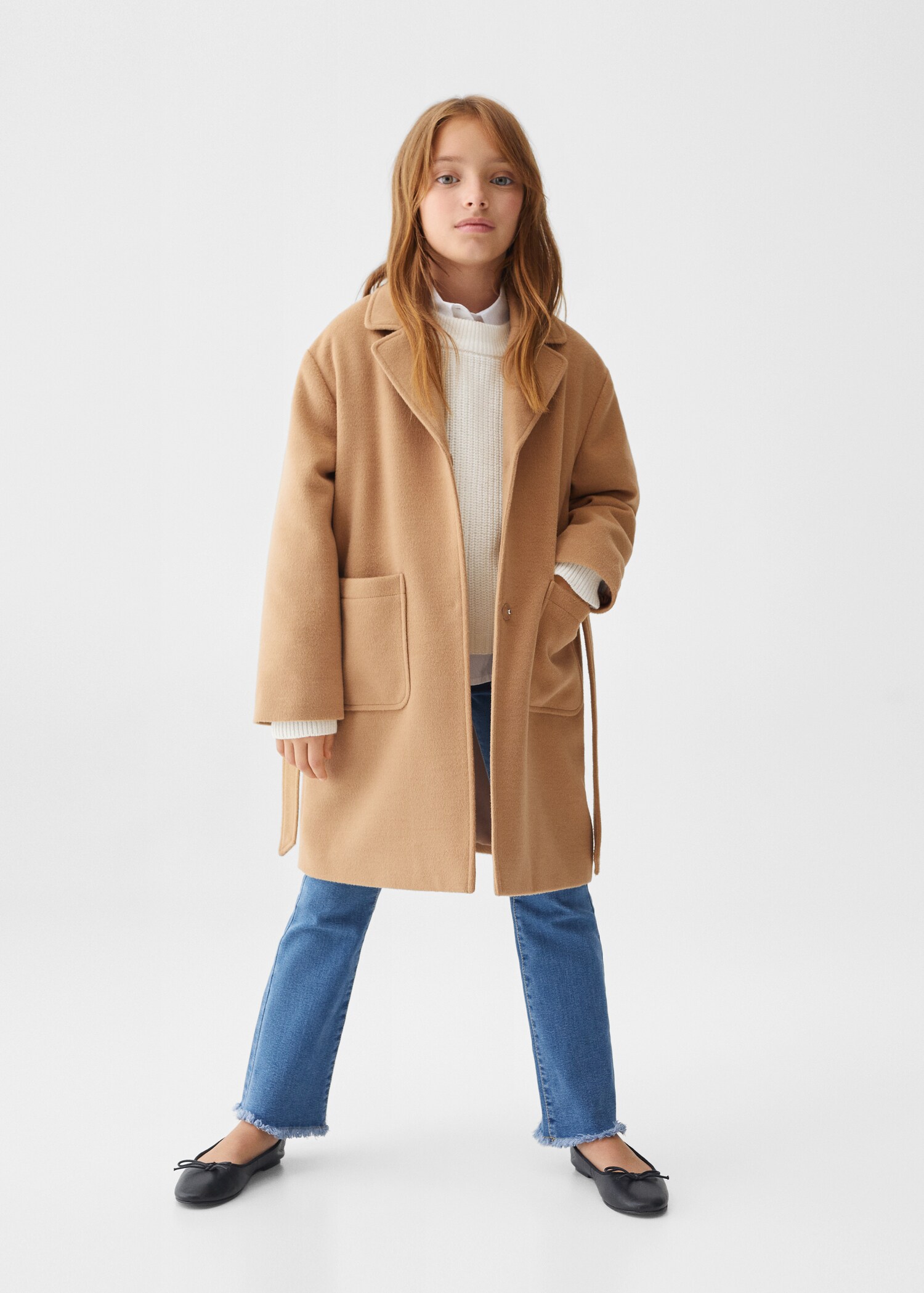 Coat with lapels and belt - General plane