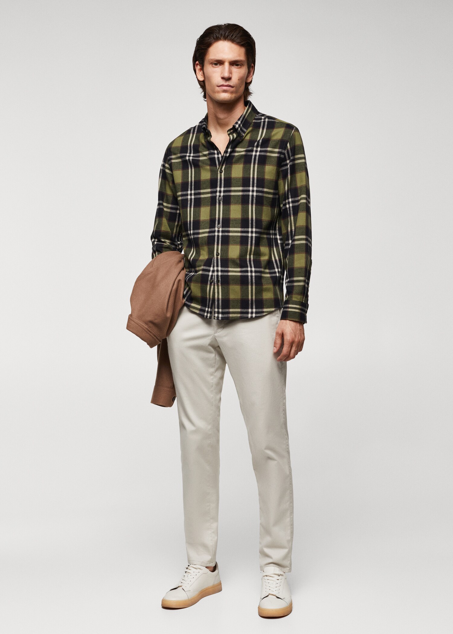 Camisa regular fit franela cuadros - Plano general