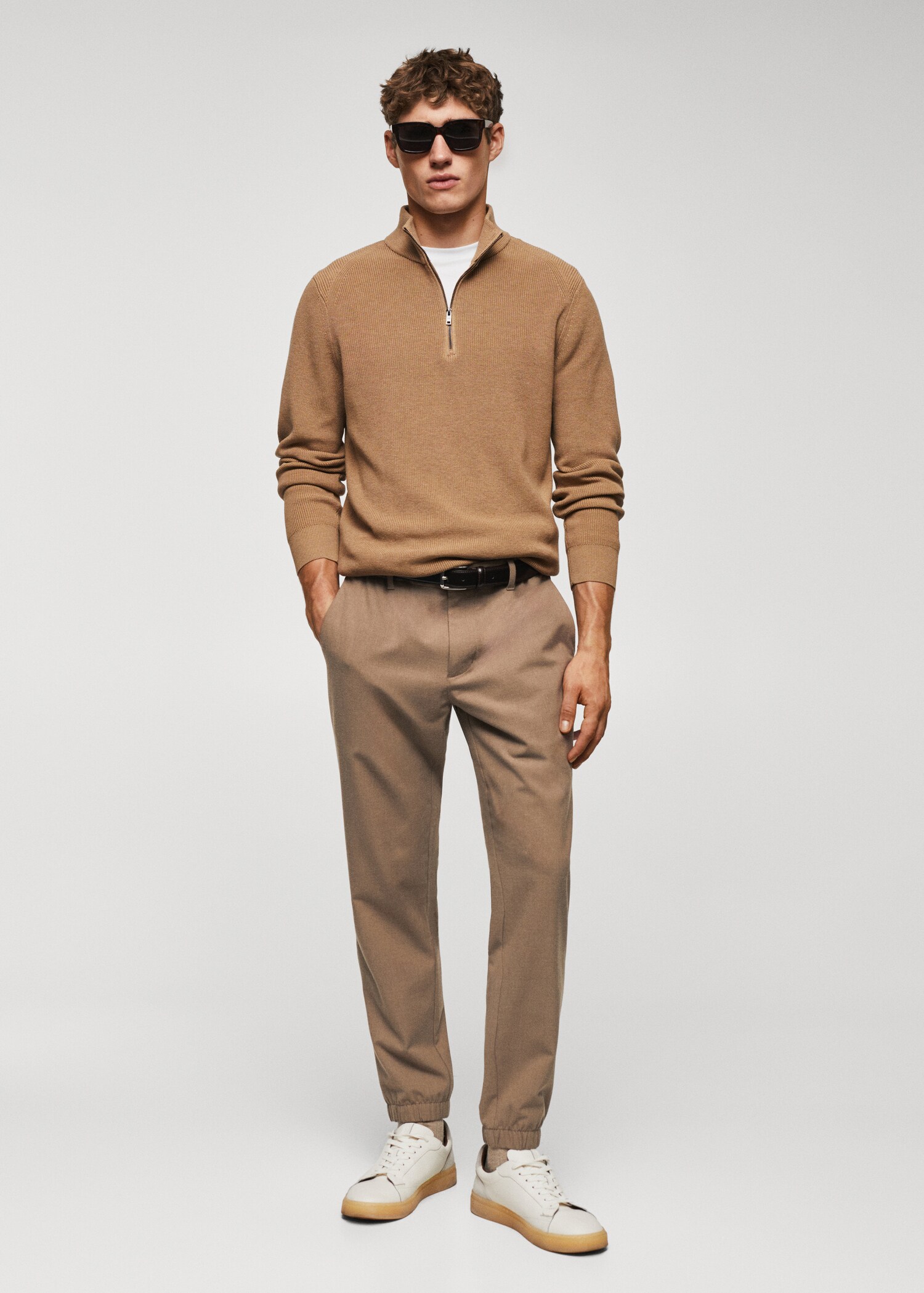 Pantalón jogger slim fit cordón - Plano general