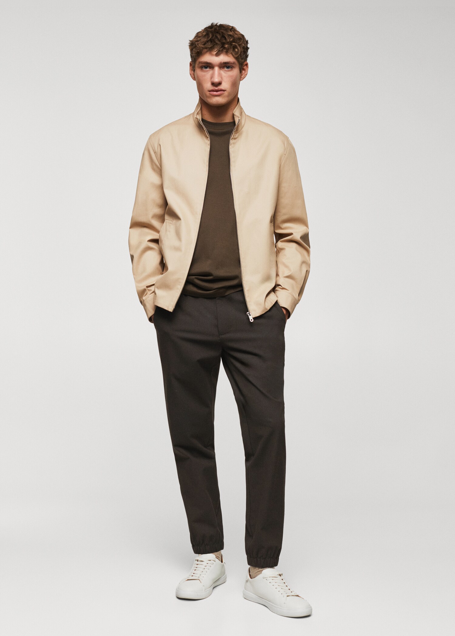 Pantalón jogger slim fit cordón - Plano general