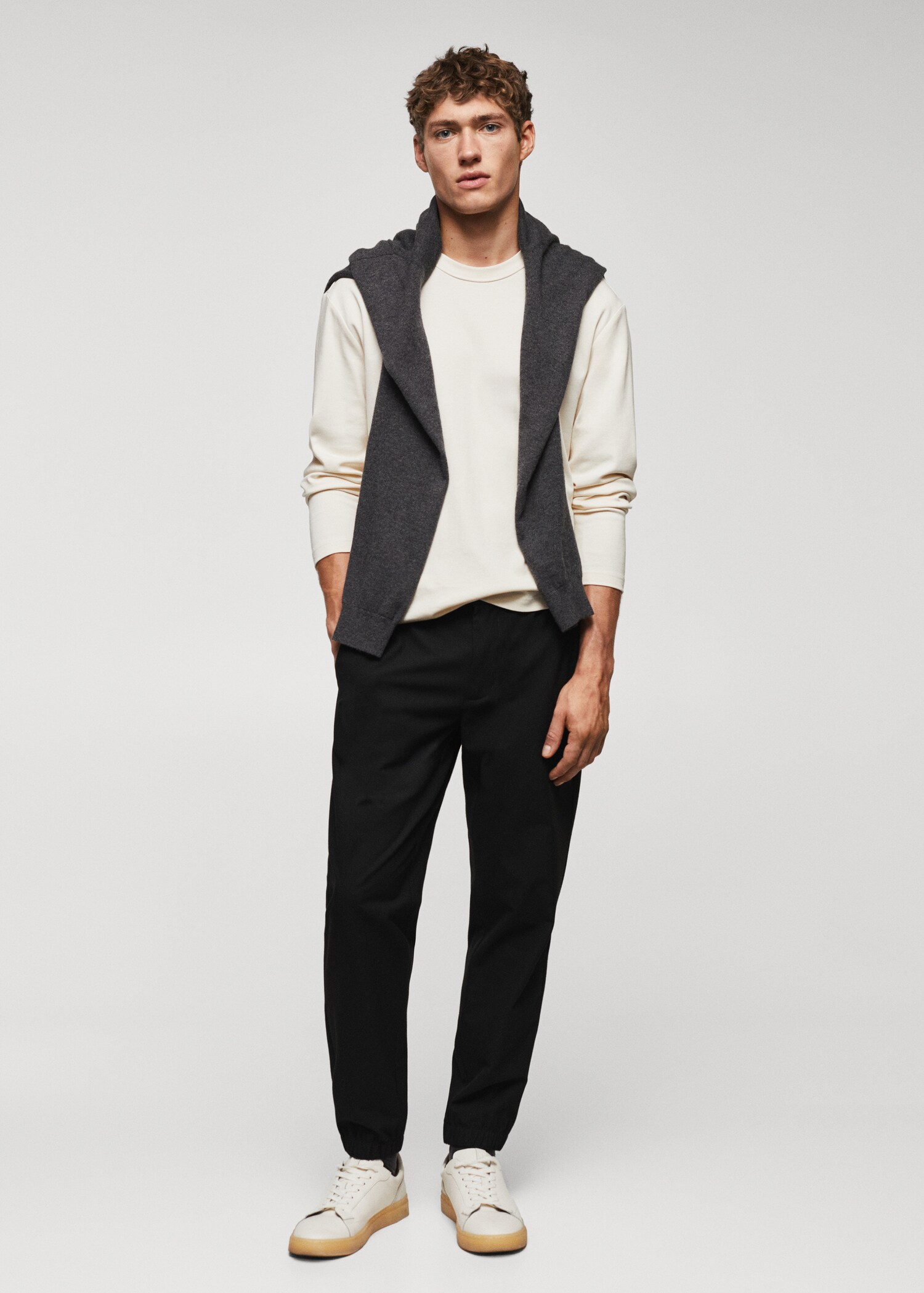 Pantalón jogger slim fit cordón - Plano general