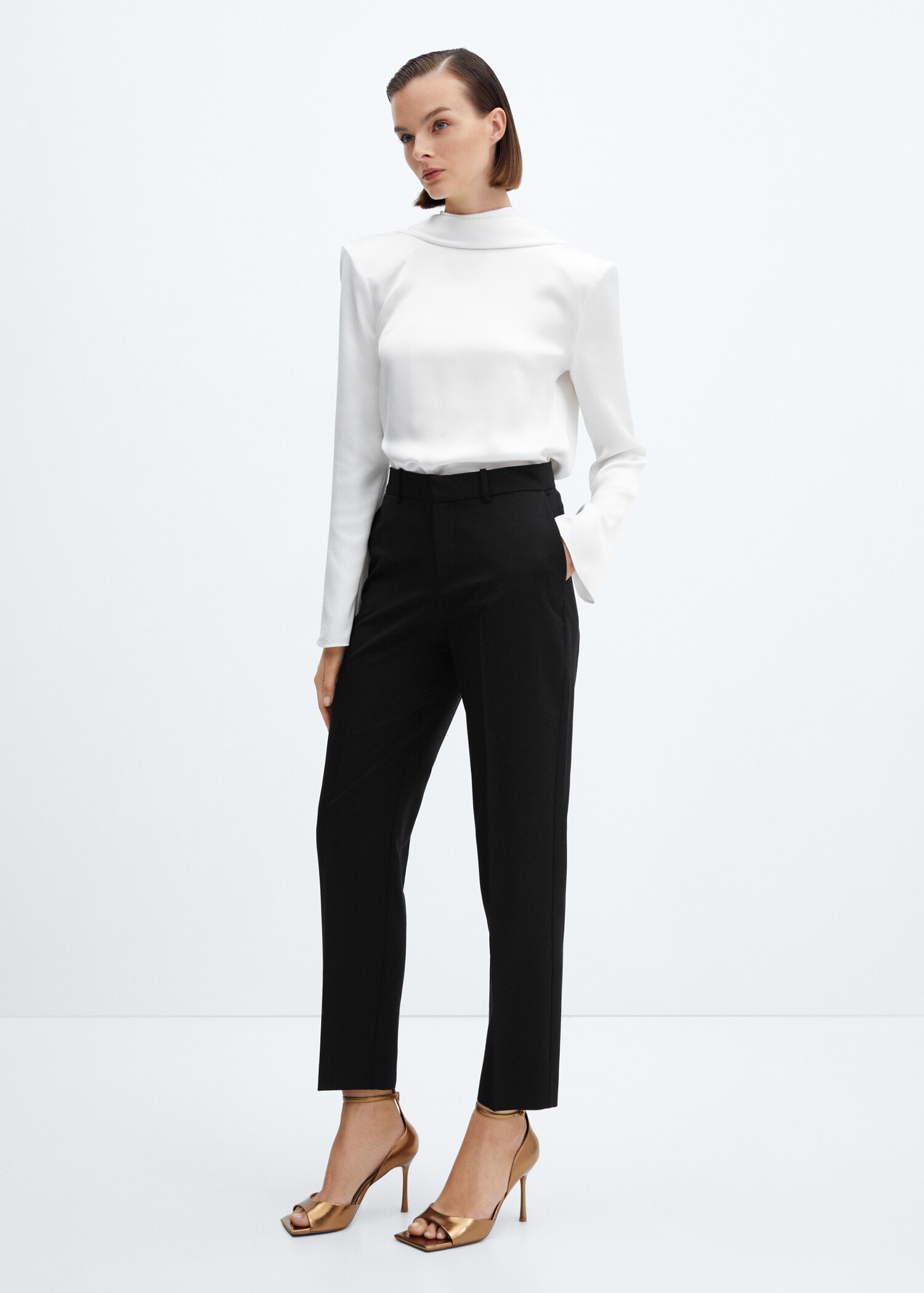 Open-back blouse with shoulder pads  - General plane