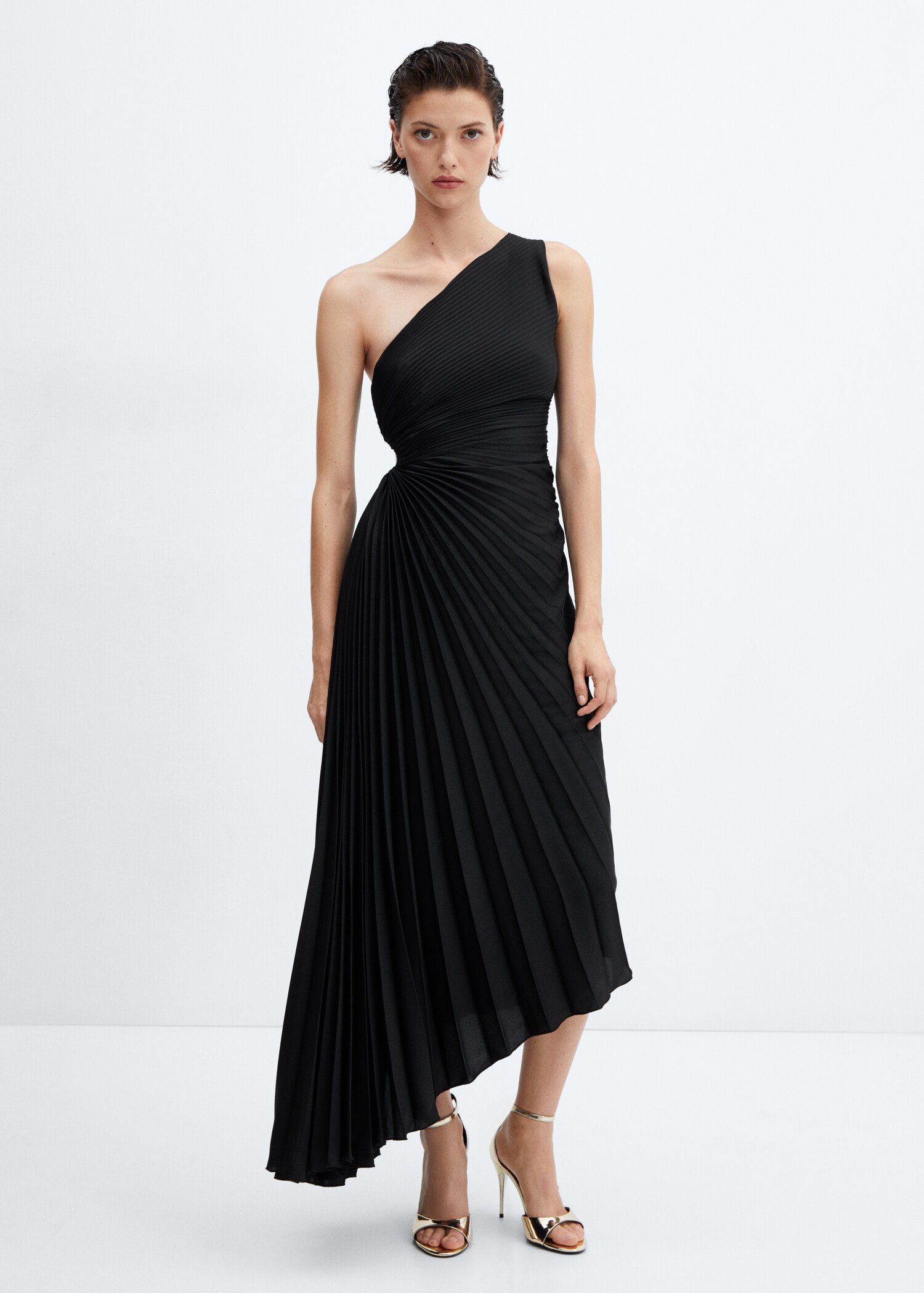 Asymmetrical pleated dress - General plane