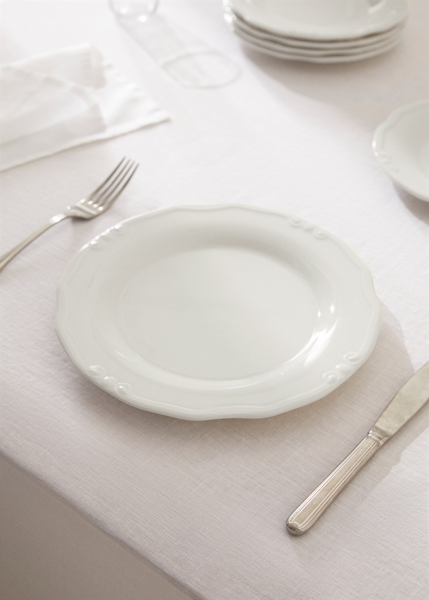 Porcelain romantic flat plate - General plane