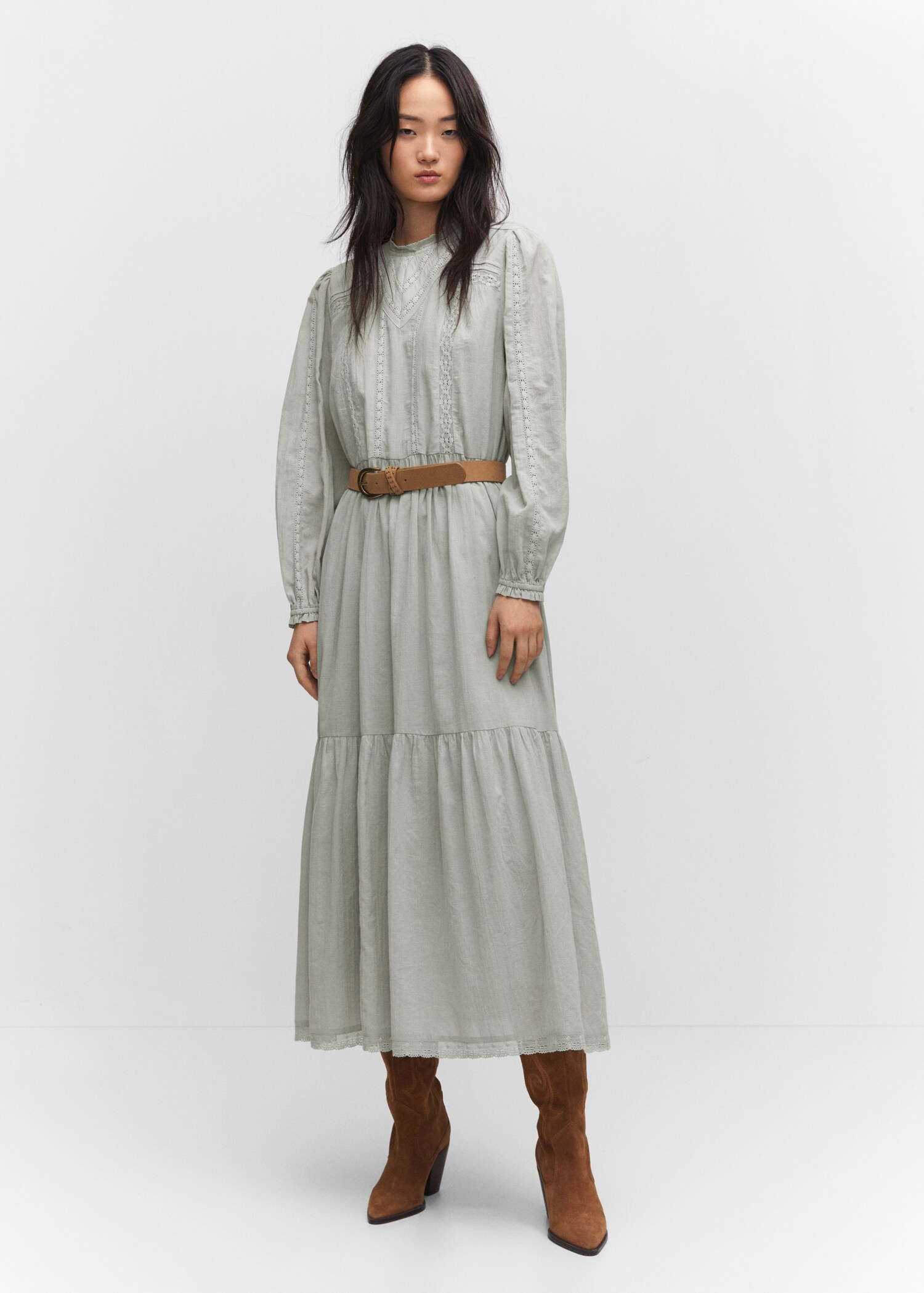 Long dress with lace detail - General plane