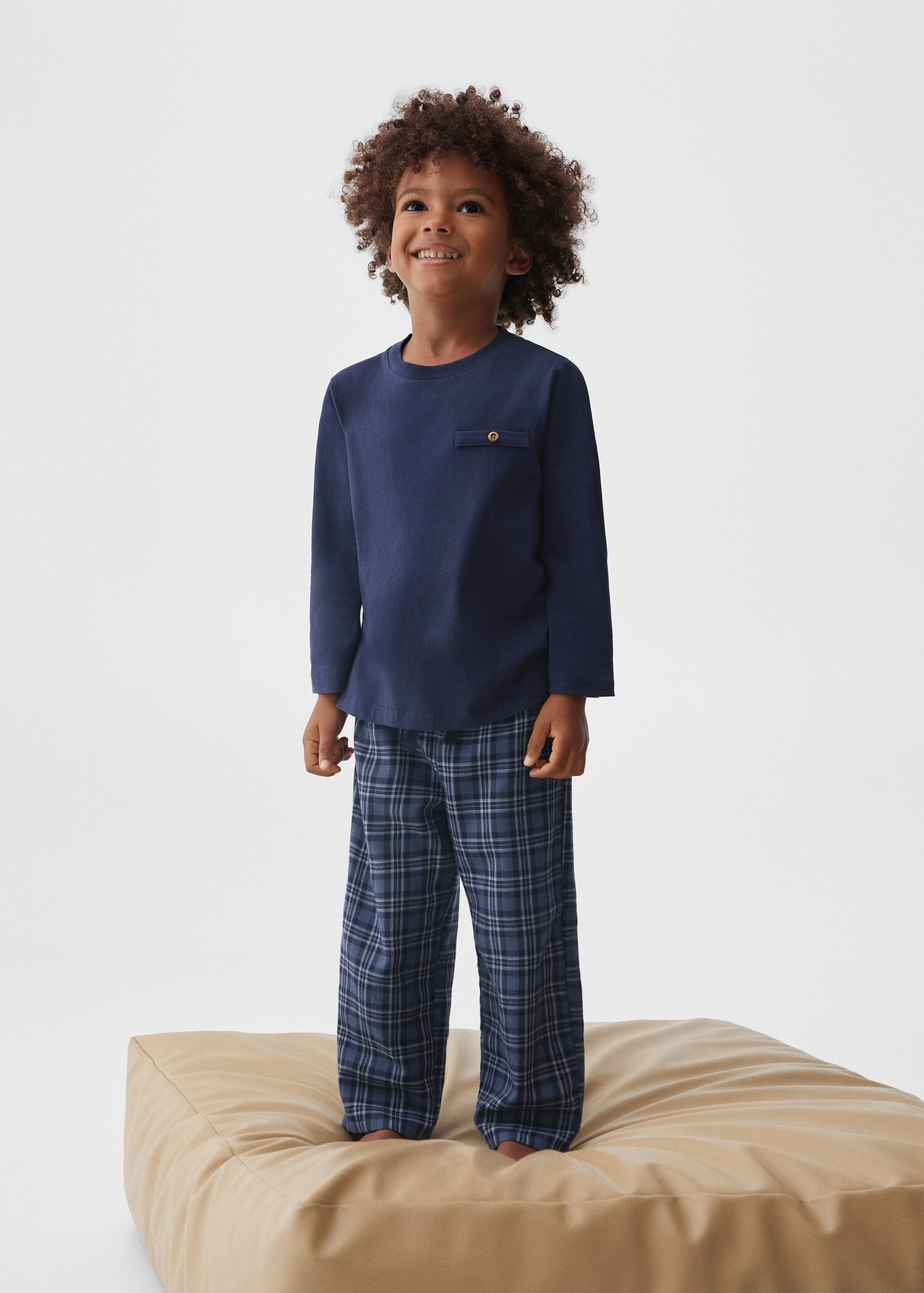 Two-piece checked long pajamas - General plane